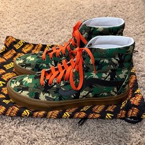 Stranger Things Vans Sk8-Hi - Men’s. (RARE)